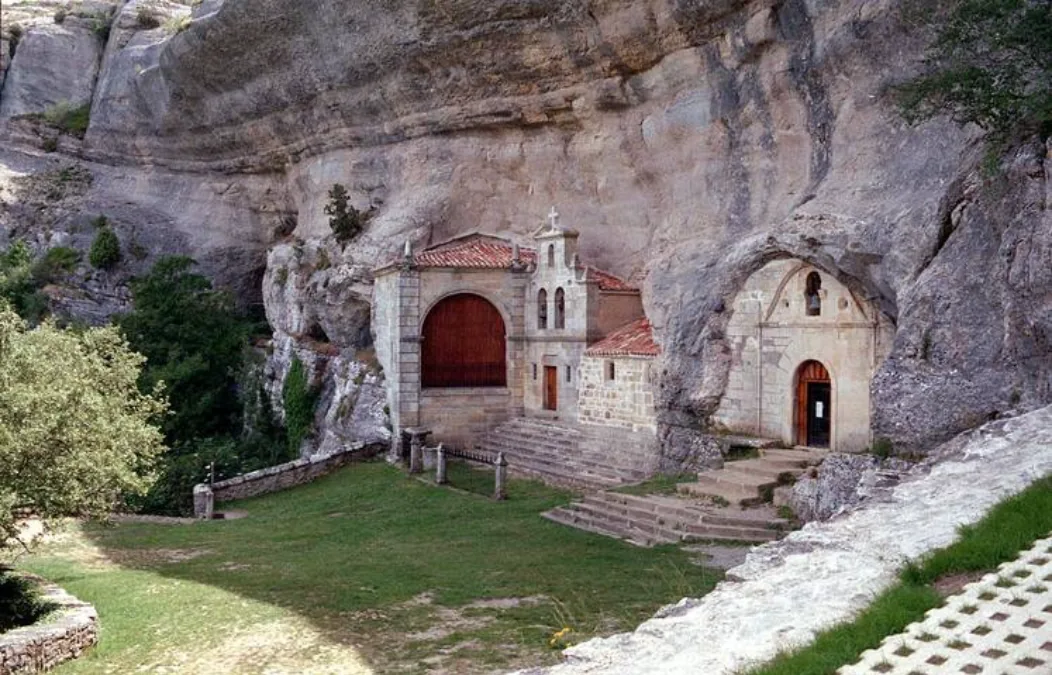 Cueva-Ermita de San Bernabé en Ojo Guareña