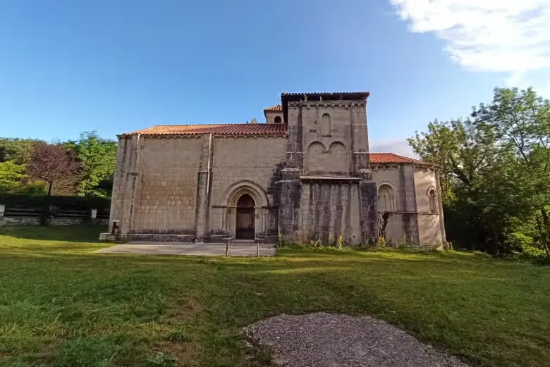 Iglesia románica de Santa María de Siones